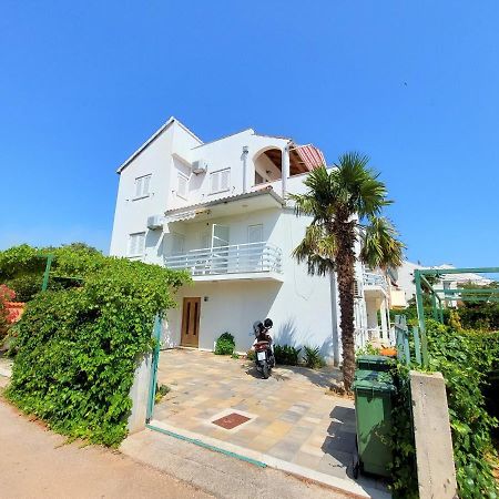 Apartments Neva & Neva Beach House Srima Exterior photo