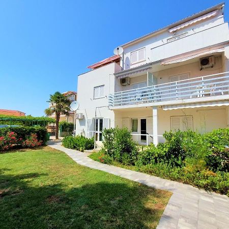 Apartments Neva & Neva Beach House Srima Exterior photo